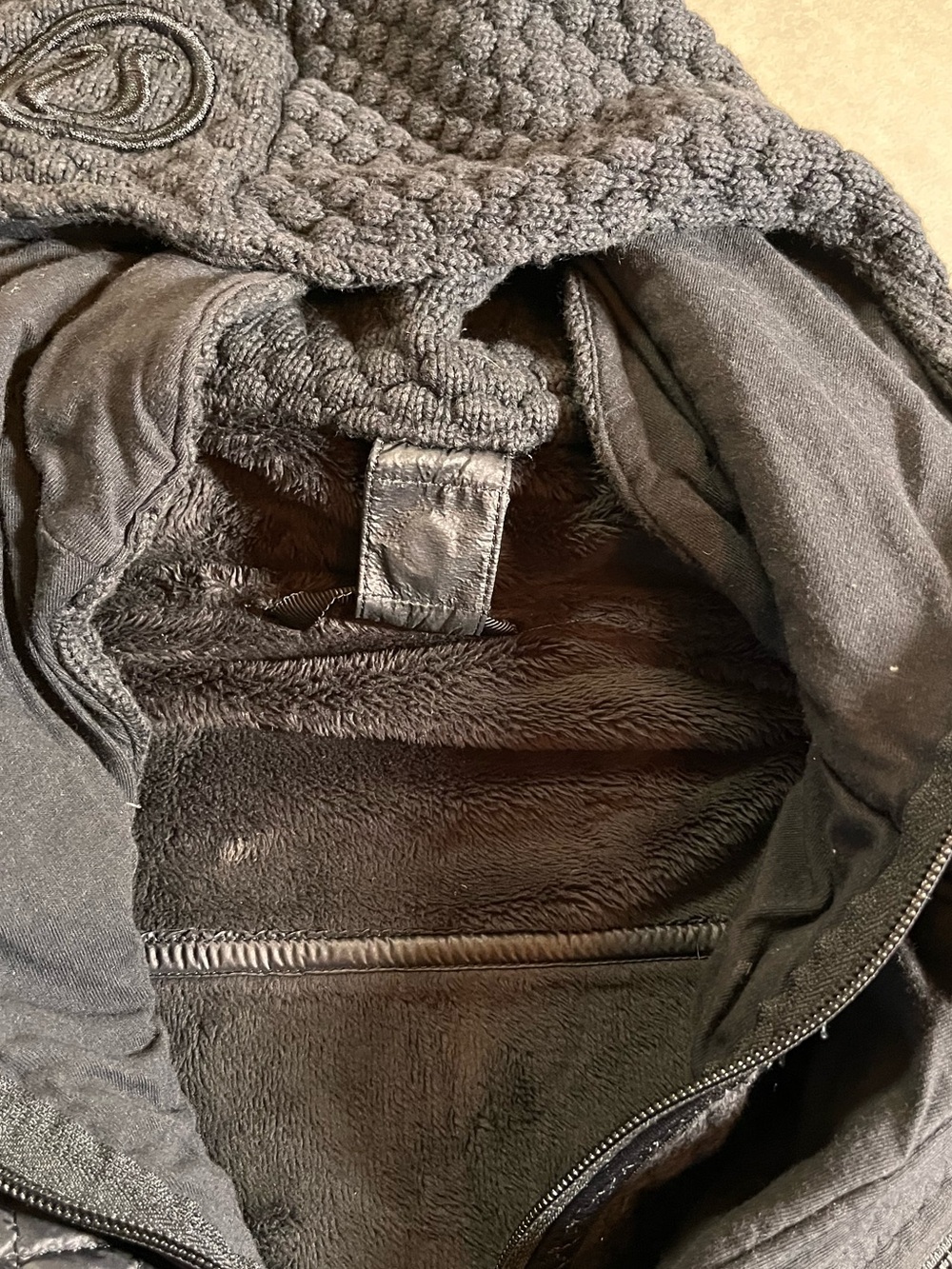 Lululemon Miracle Jacket black removable hood
Size 6 - Picture 8 of 14